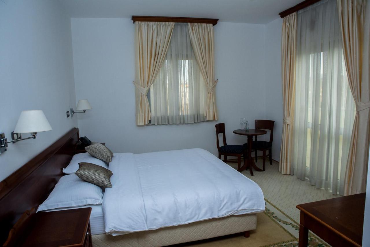 Hotel Hum يوبوسكي المظهر الخارجي الصورة