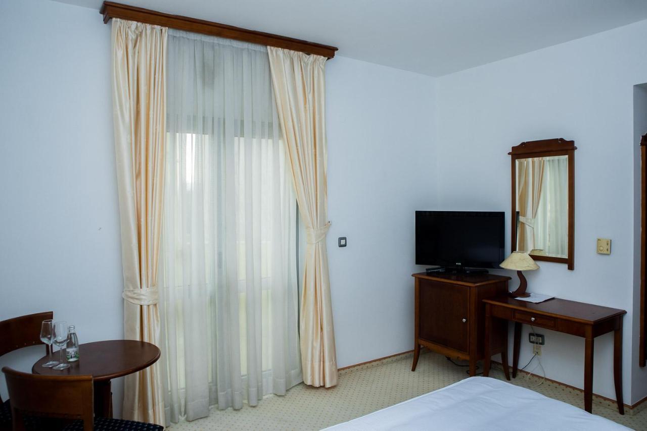 Hotel Hum يوبوسكي المظهر الخارجي الصورة