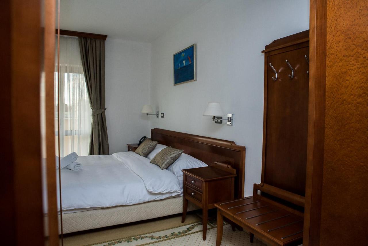 Hotel Hum يوبوسكي المظهر الخارجي الصورة