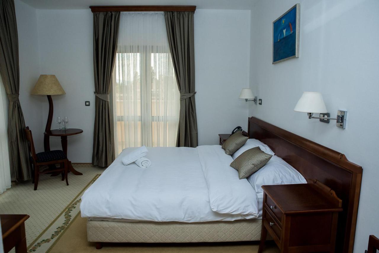 Hotel Hum يوبوسكي المظهر الخارجي الصورة