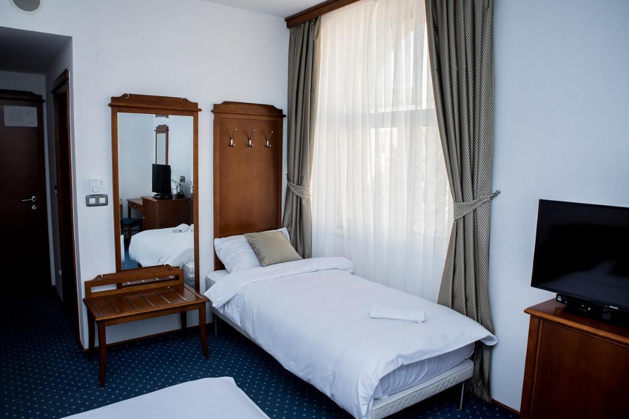 Hotel Hum يوبوسكي المظهر الخارجي الصورة