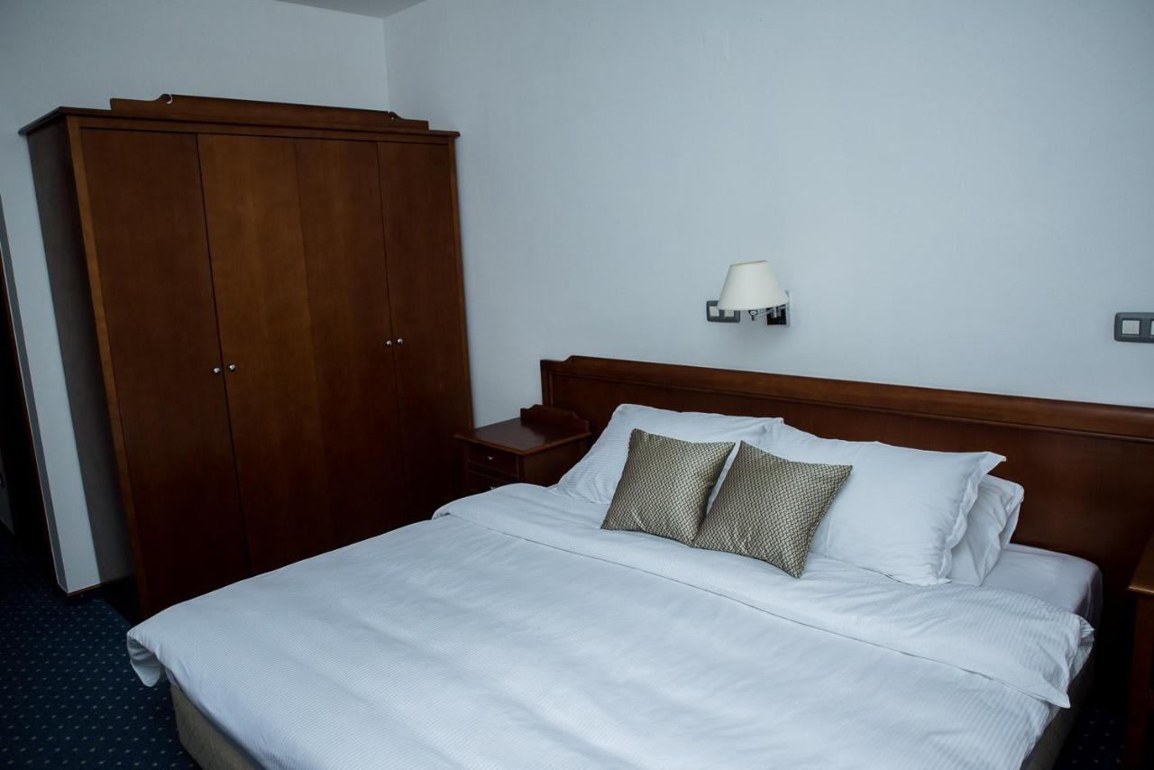 Hotel Hum يوبوسكي المظهر الخارجي الصورة
