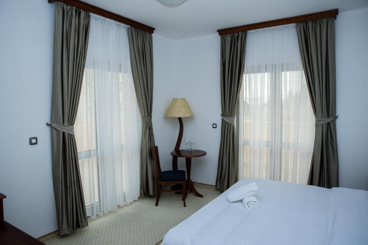 Hotel Hum يوبوسكي المظهر الخارجي الصورة