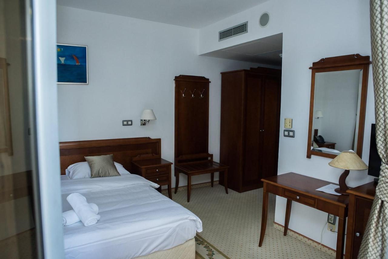 Hotel Hum يوبوسكي المظهر الخارجي الصورة