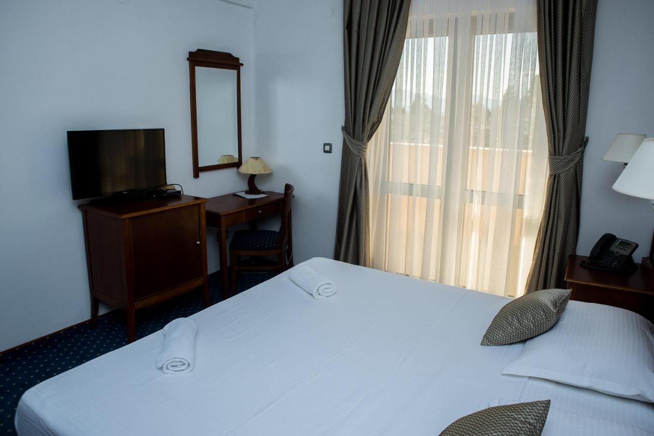 Hotel Hum يوبوسكي المظهر الخارجي الصورة