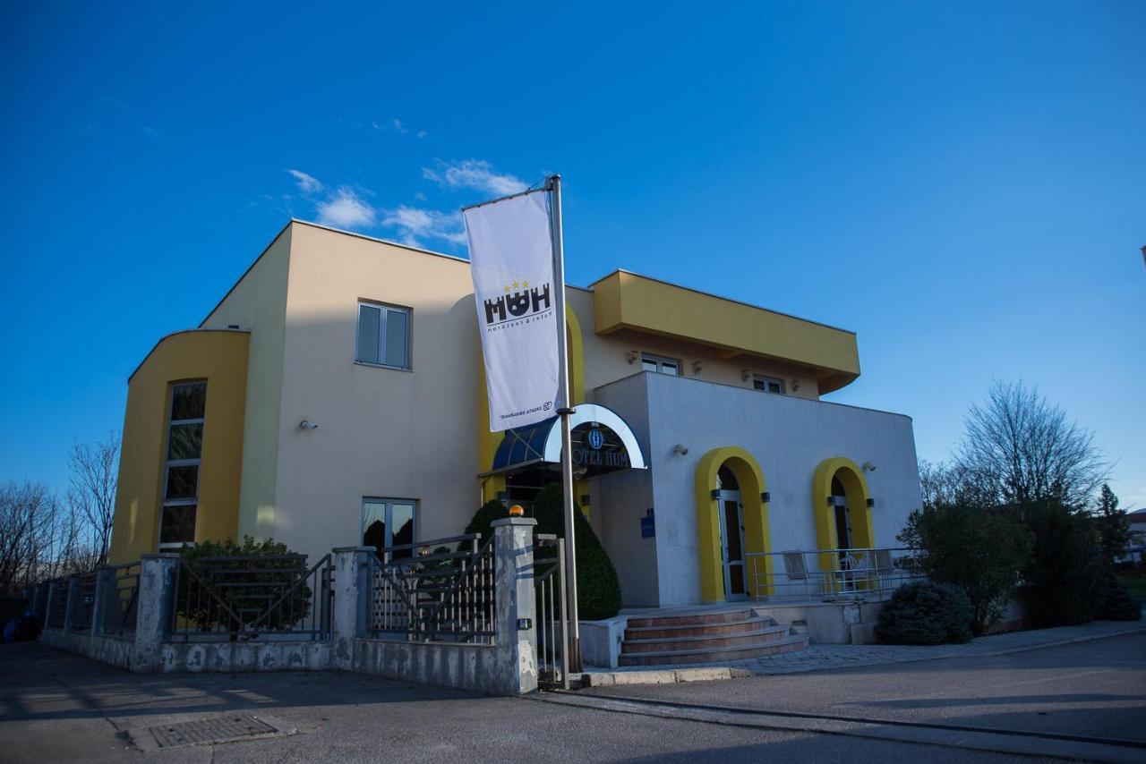 Hotel Hum يوبوسكي المظهر الخارجي الصورة