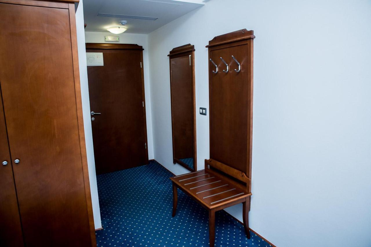 Hotel Hum يوبوسكي المظهر الخارجي الصورة