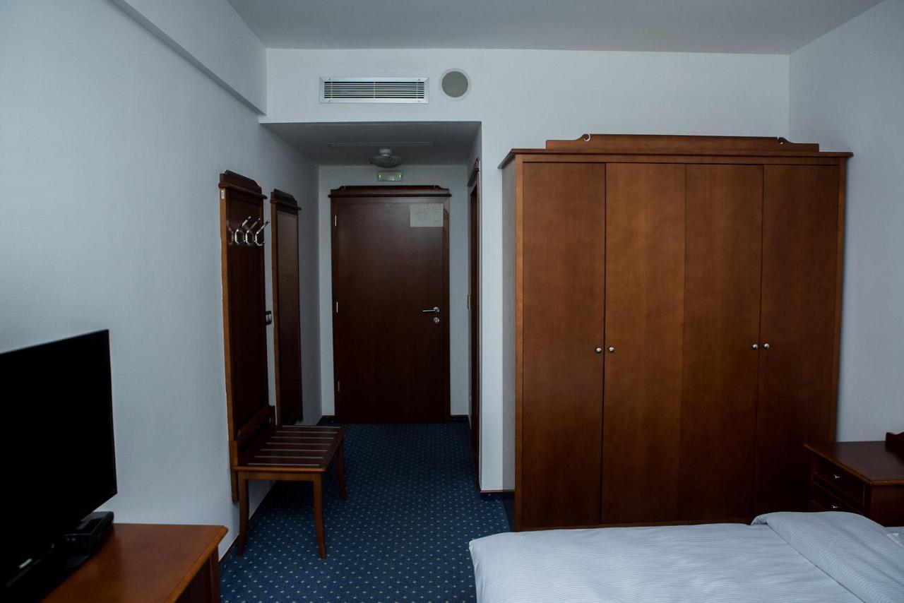 Hotel Hum يوبوسكي المظهر الخارجي الصورة