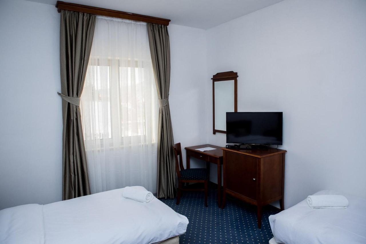 Hotel Hum يوبوسكي المظهر الخارجي الصورة