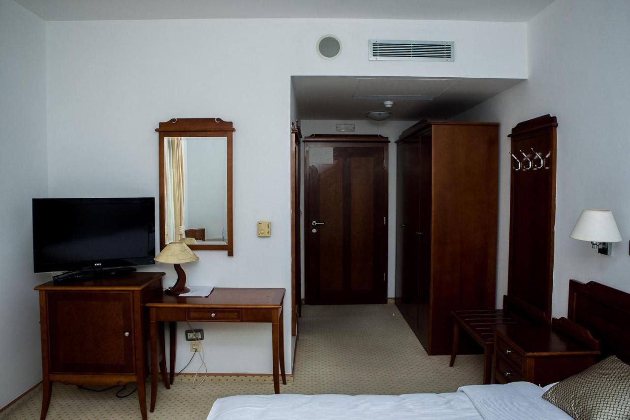 Hotel Hum يوبوسكي المظهر الخارجي الصورة