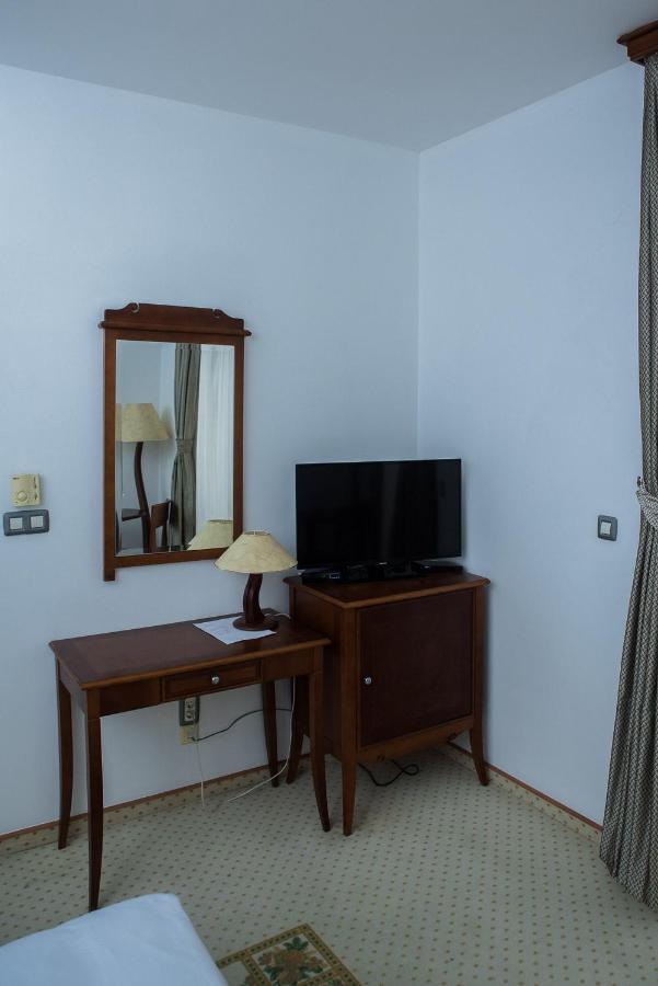 Hotel Hum يوبوسكي المظهر الخارجي الصورة