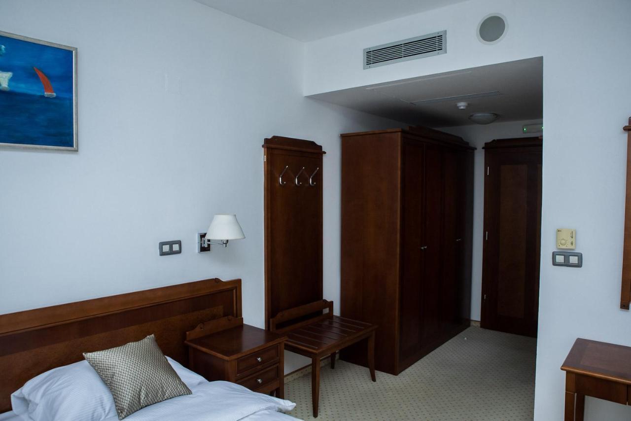 Hotel Hum يوبوسكي المظهر الخارجي الصورة