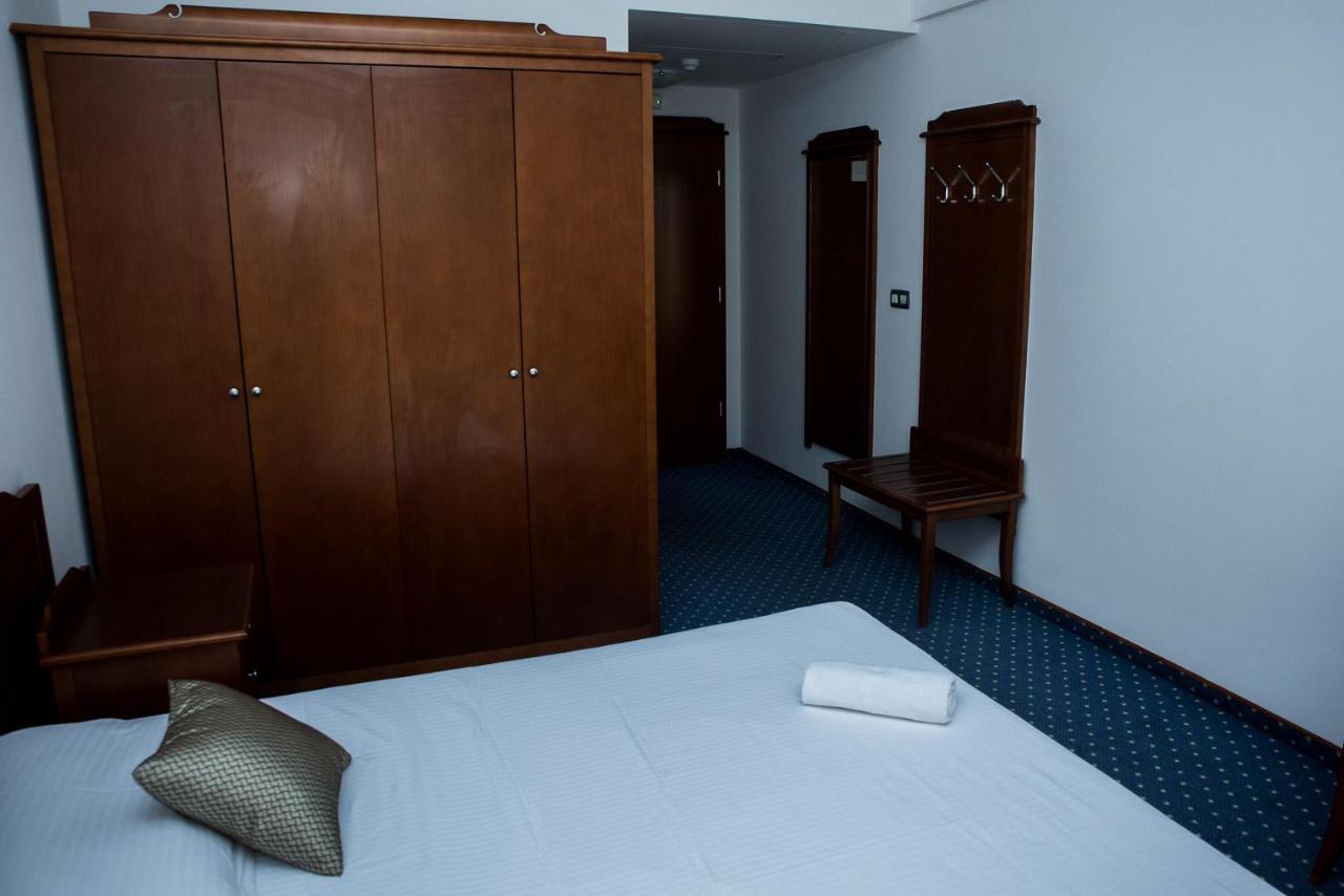 Hotel Hum يوبوسكي المظهر الخارجي الصورة